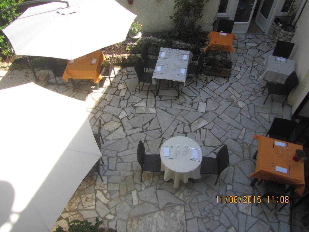 Logis Hotel Au Croissant Buzançais Exterior foto